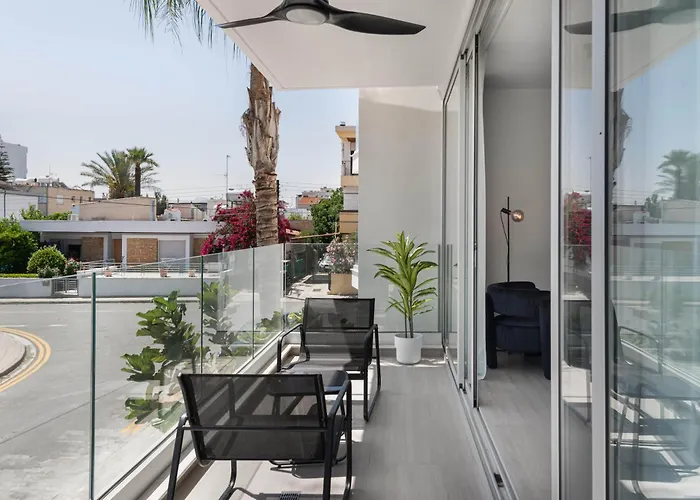 Phaedrus Living Travertine Residences 102 *