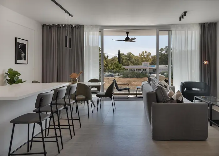 Phaedrus Living Travertine Residences 102 アパート Strovolos